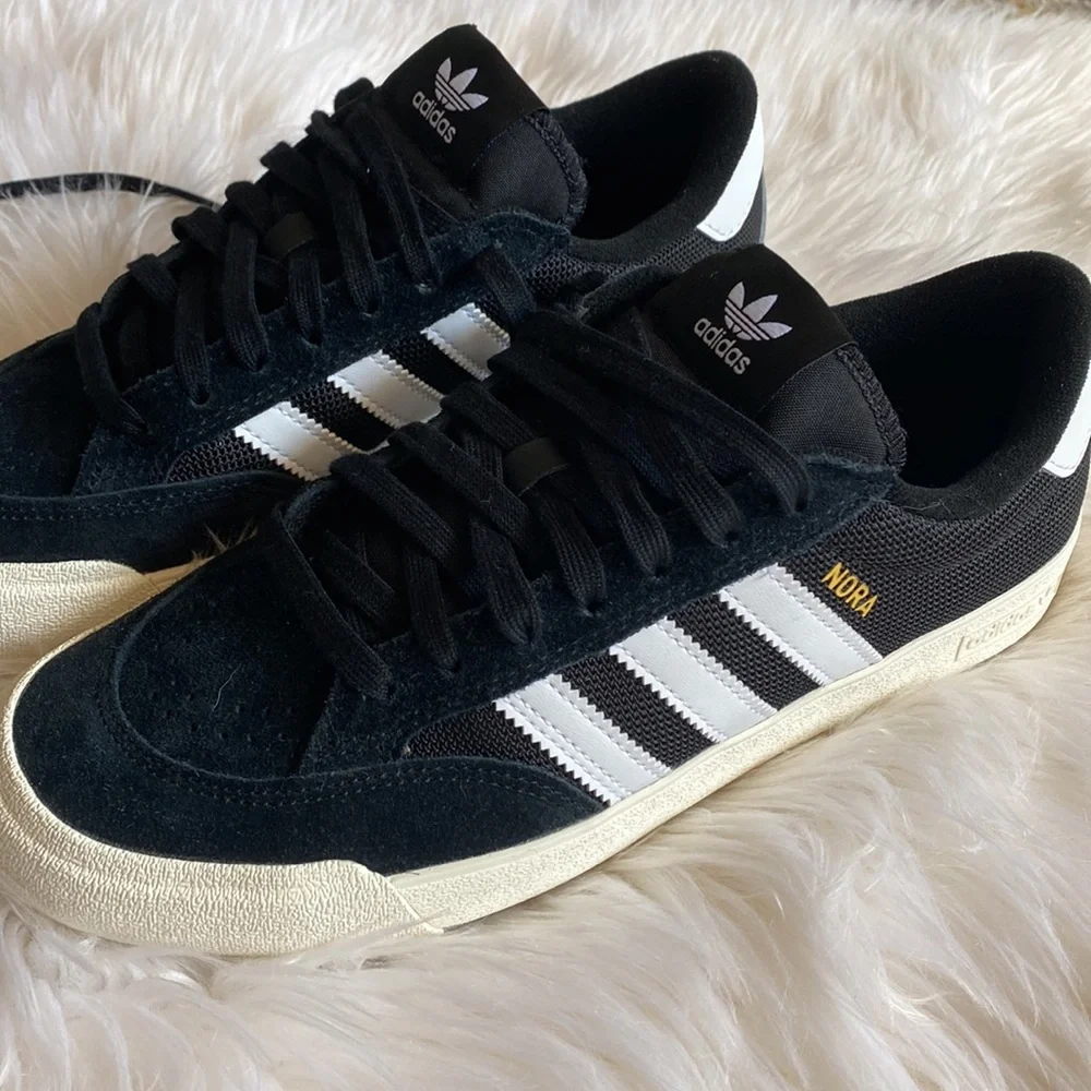 Adidas Nora black and white size 7.5 - Picture 3 of 6